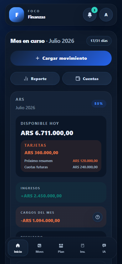 Dashboard móvil de Foco con disponible, deuda de tarjeta e ingresos del escenario sintético.